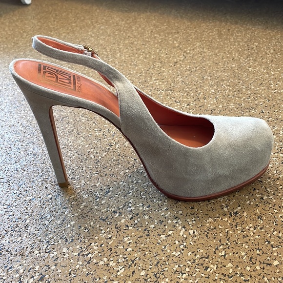 Heels - Picture 2 of 6